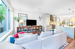 127-525 2nd Street E North Vancouver, BC V7L 1E1