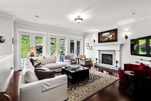 136 Deerview Lane, Anmore, BC - Indoor Photo Showing Living Room With Fireplace