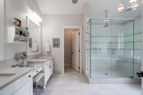 136 Deerview Lane, Anmore, BC - Indoor Photo Showing Bathroom