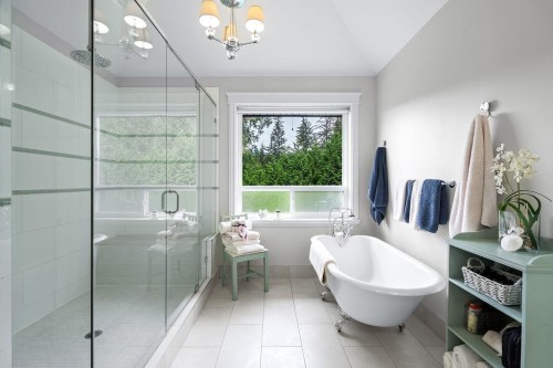 136 Deerview Lane, Anmore, BC - Indoor Photo Showing Bathroom