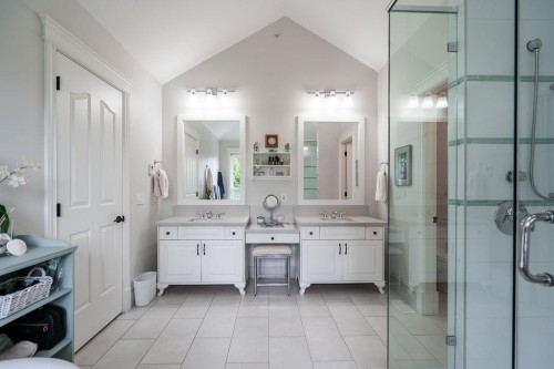 136 Deerview Lane, Anmore, BC - Indoor Photo Showing Bathroom