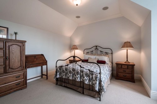 136 Deerview Lane, Anmore, BC - Indoor Photo Showing Bedroom