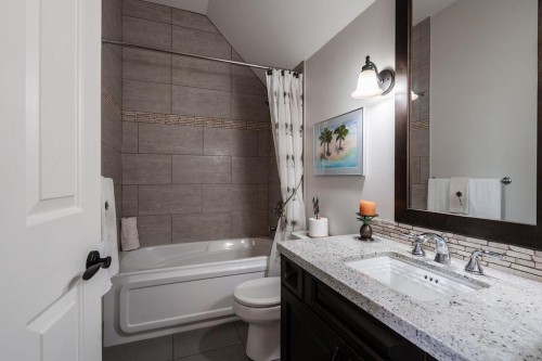 136 Deerview Lane, Anmore, BC - Indoor Photo Showing Bathroom