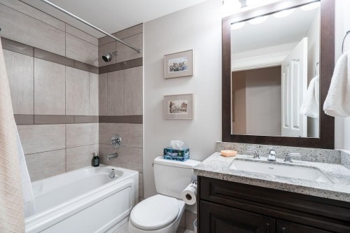 136 Deerview Lane, Anmore, BC - Indoor Photo Showing Bathroom