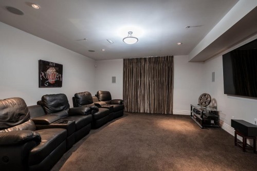 136 Deerview Lane, Anmore, BC - Indoor Photo Showing Living Room