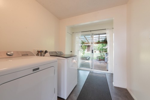 6504 Meier Road, Sechelt, BC - Indoor Photo Showing Laundry Room