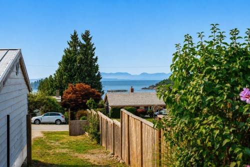6504 Meier Road, Sechelt, BC - Outdoor