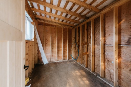 6504 Meier Road, Sechelt, BC - Indoor Photo Showing Other Room
