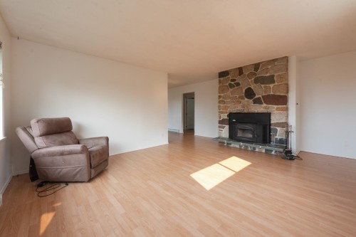 6504 Meier Road, Sechelt, BC - Indoor Photo Showing Living Room With Fireplace