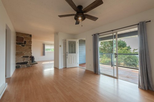 6504 Meier Road, Sechelt, BC - Indoor Photo Showing Other Room