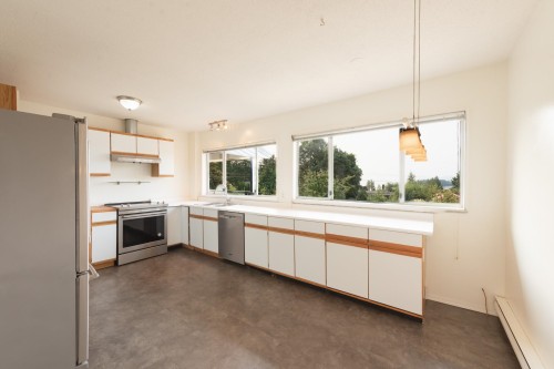 6504 Meier Road, Sechelt, BC - Indoor Photo Showing Kitchen