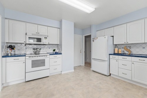 4830 Southlawn Drive, Burnaby, BC - Indoor Photo Showing Kitchen