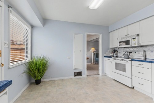 4830 Southlawn Drive, Burnaby, BC - Indoor Photo Showing Kitchen
