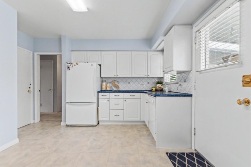 4830 Southlawn Drive, Burnaby, BC - Indoor Photo Showing Kitchen