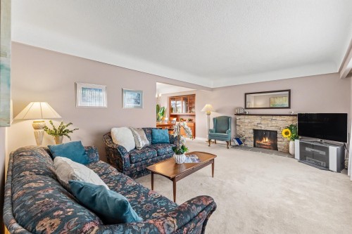 4830 Southlawn Drive, Burnaby, BC - Indoor Photo Showing Living Room With Fireplace