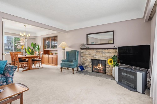 4830 Southlawn Drive, Burnaby, BC - Indoor Photo Showing Living Room With Fireplace