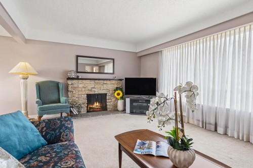 4830 Southlawn Drive, Burnaby, BC - Indoor Photo Showing Living Room With Fireplace