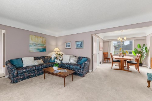 4830 Southlawn Drive, Burnaby, BC - Indoor Photo Showing Living Room