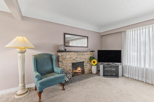 4830 Southlawn Drive, Burnaby, BC - Indoor Photo Showing Living Room With Fireplace