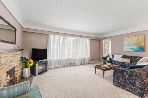 4830 Southlawn Drive, Burnaby, BC - Indoor Photo Showing Living Room With Fireplace