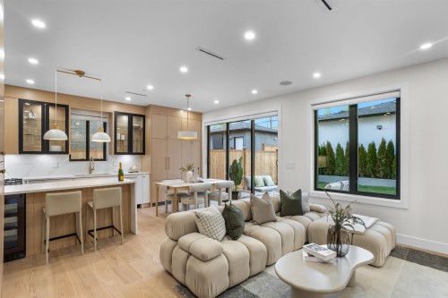 2-165 45Th Avenue E, Vancouver, BC - Indoor Photo Showing Living Room
