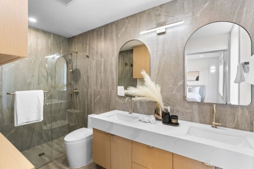 2-165 45Th Avenue E, Vancouver, BC - Indoor Photo Showing Bathroom