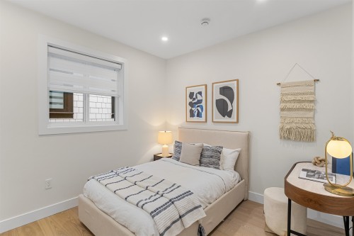 2-165 45Th Avenue E, Vancouver, BC - Indoor Photo Showing Bedroom
