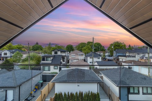 2-165 45Th Avenue E, Vancouver, BC - Outdoor With Exterior
