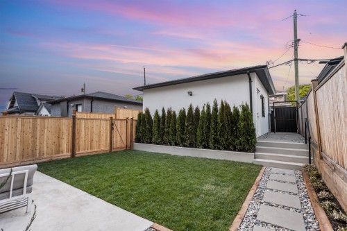 2-165 45Th Avenue E, Vancouver, BC - Outdoor