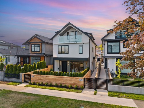 2-165 45Th Avenue E, Vancouver, BC - Outdoor With Facade
