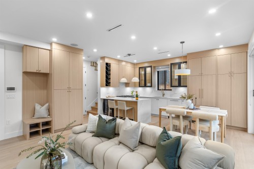 2-165 45Th Avenue E, Vancouver, BC - Indoor Photo Showing Living Room