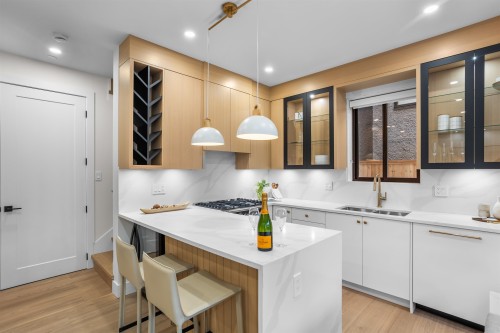 2-165 45Th Avenue E, Vancouver, BC - Indoor Photo Showing Kitchen With Double Sink With Upgraded Kitchen
