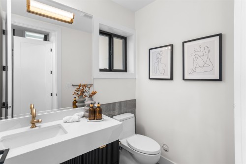 2-165 45Th Avenue E, Vancouver, BC - Indoor Photo Showing Bathroom