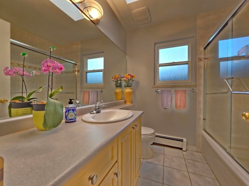 5521 Dundee Street, Vancouver, BC - Indoor Photo Showing Bathroom
