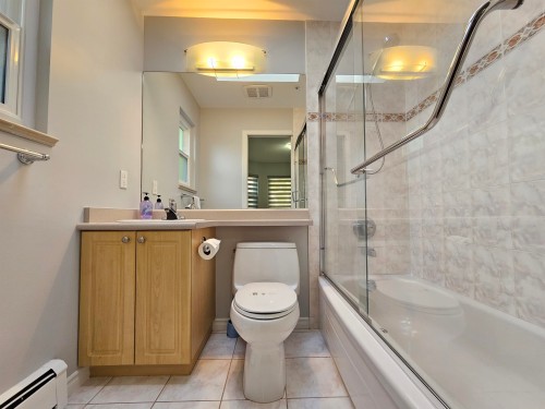5521 Dundee Street, Vancouver, BC - Indoor Photo Showing Bathroom
