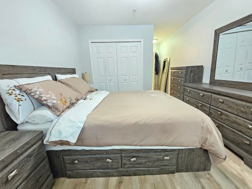 5521 Dundee Street, Vancouver, BC - Indoor Photo Showing Bedroom