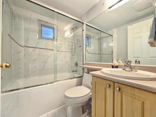 5521 Dundee Street, Vancouver, BC - Indoor Photo Showing Bathroom