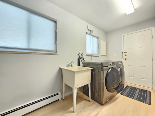 5521 Dundee Street, Vancouver, BC - Indoor Photo Showing Laundry Room