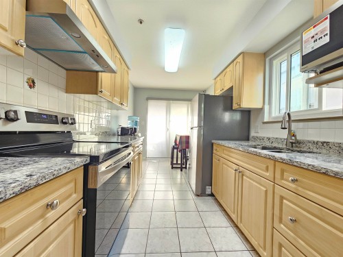 5521 Dundee Street, Vancouver, BC - Indoor Photo Showing Kitchen