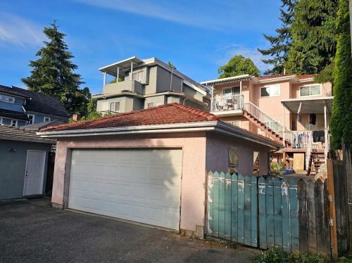 5521 Dundee Street, Vancouver, BC - Outdoor