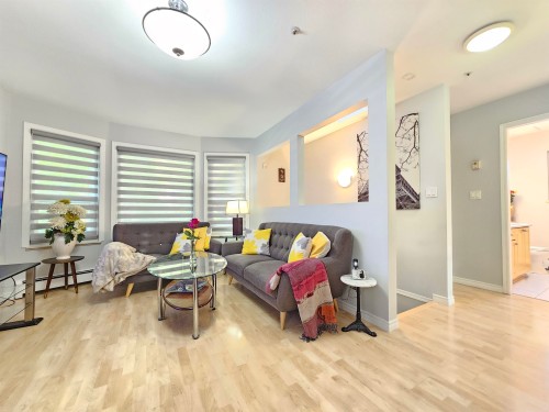 5521 Dundee Street, Vancouver, BC - Indoor Photo Showing Living Room