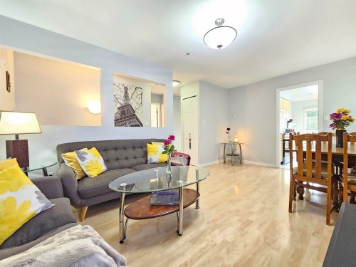 5521 Dundee Street, Vancouver, BC - Indoor Photo Showing Living Room