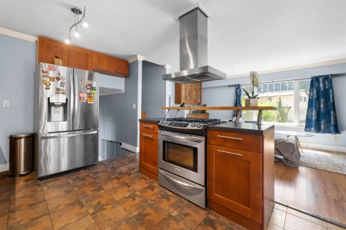 1857 Warwick Avenue, Port Coquitlam, BC - Indoor Photo Showing Kitchen