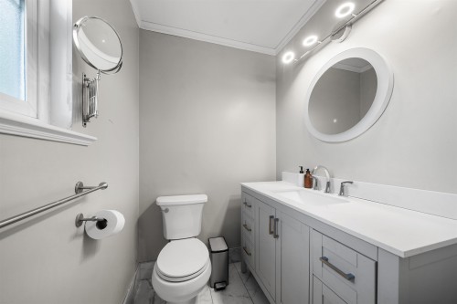 1857 Warwick Avenue, Port Coquitlam, BC - Indoor Photo Showing Bathroom