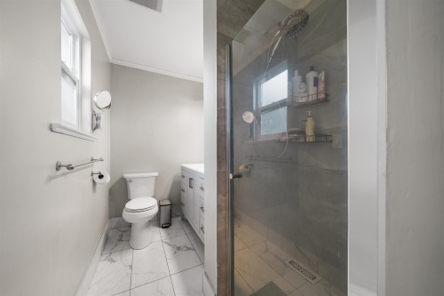 1857 Warwick Avenue, Port Coquitlam, BC - Indoor Photo Showing Bathroom