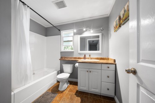 1857 Warwick Avenue, Port Coquitlam, BC - Indoor Photo Showing Bathroom