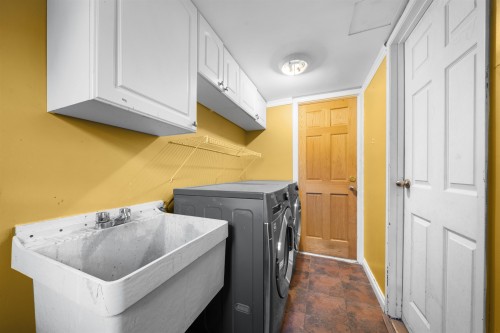 1857 Warwick Avenue, Port Coquitlam, BC - Indoor Photo Showing Laundry Room