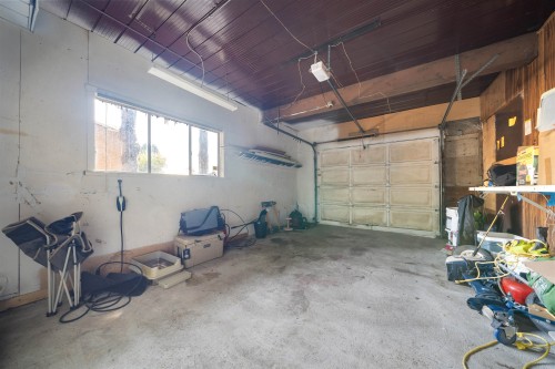 1857 Warwick Avenue, Port Coquitlam, BC - Indoor Photo Showing Garage