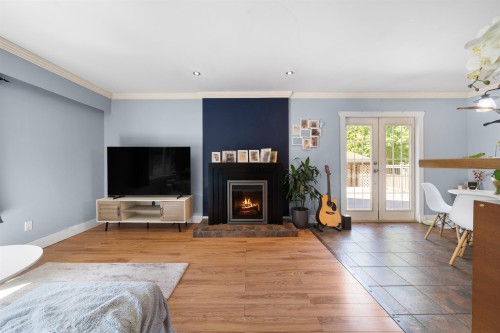 1857 Warwick Avenue, Port Coquitlam, BC - Indoor Photo Showing Living Room With Fireplace