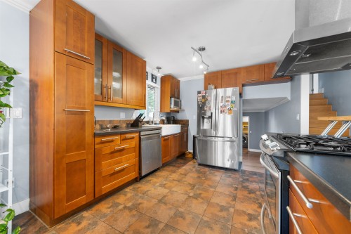 1857 Warwick Avenue, Port Coquitlam, BC - Indoor Photo Showing Kitchen